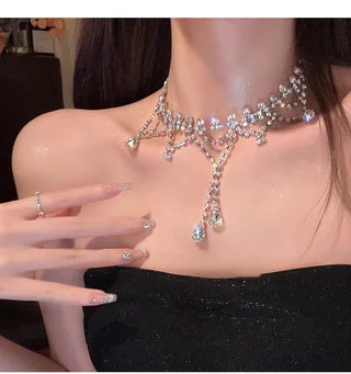 Colar luxuoso com incrustações de pedra de alta qualidade adequado para festa feminina moda All-