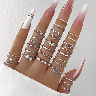 28 Pçs/Set Elegante Coração Amor Estrela Strass Onda Simples Círculo De Metal Oco Geométrico Multi-Elemento Estilo Anéis