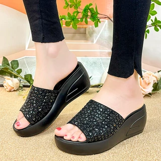Sandálias Mãe Calcanhar Fashion Wedge Heel 2024 Summer Outer Wear Superfície macia antiderrapante à prova d