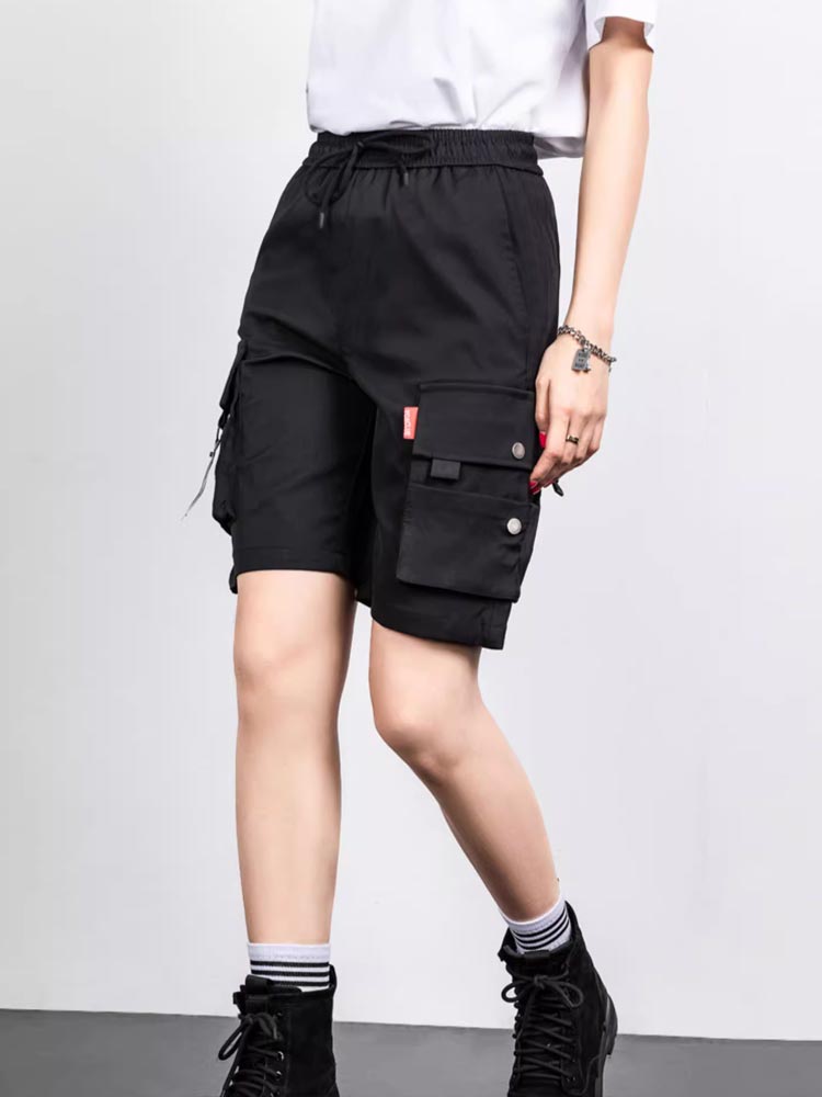 Summer Ice Silk Multi-pocket Shorts de seda de bolso solto Calças casuais confortáveis de cinco pontos Homens Mulheres podem usar