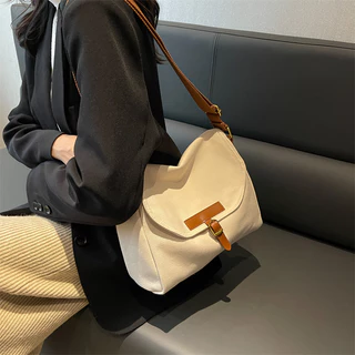 Saco de lona de um ombro de grande capacidade Desenho de nicho Harajuku Simple Casual Commuter College Estudantes C