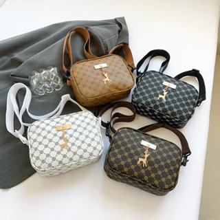 2024 Bolsa Estilo Verão Moda Moda Feminina Bolsa Coréia Versão Pingente de Veado Bolsa Casual Bolsa de Ombro Fresca Retro Bolsa Mensageiro Impresso