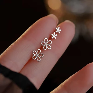2 Pares de Brincos de Flores Fêmea S925 Sterling Silver Needle Mini Hollow Pequenos Brincos de Flores Desenho de Nicho Brincos Simples para Dormir