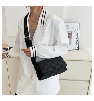 1pc Fashionable Casual Lingge Linha De Costura Cor Sólida A Bolsa De Ombro Simples/Saco Para Senhora Passeio/Viagem Ao Ar Livre