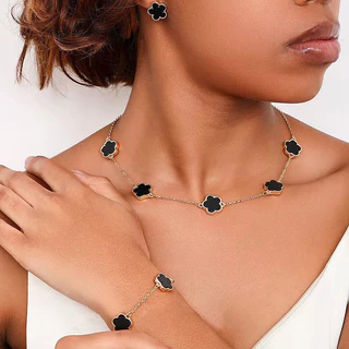 Conjunto de Joias em Aço Inoxidável com Brincos, Pulseira e Colar em Forma de Flor de Cinco Pétalas em Oferta na Shopee